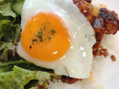 余ったハンバーグでロコモコ丼